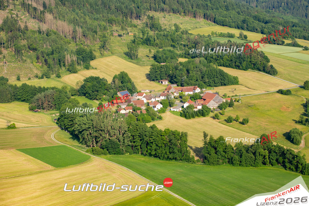 Schöne Luftaufnahme als Geschenk in Wurmbach Marktrodach - Die Luftbildaufnahme wurde 2025 vom UL-Flugzeug heraus erstellt ( keine Drohne ) - Hochauflösende Luftaufnahme -Nicht vergleichbar mit Google Maps oder Satelittenbilder- Die Geschenkidee !Mit Lizenz und Bildrechte bestellbar