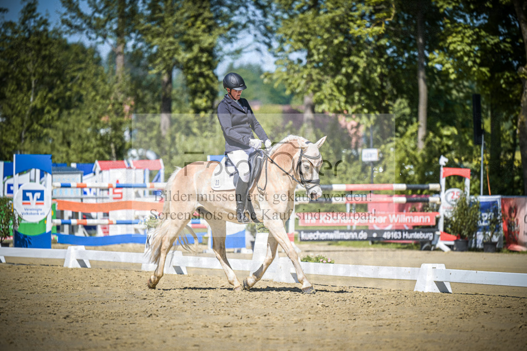 DOS_6210 | Entdecke hochwertige Reitturnierfotos von Foto Oger. Professionell, emotional und authentisch – jetzt Lieblingsmomente im Shop bestellen.Deutschlandweite Turnierfotografie. - Realisiert mit Pictrs.com