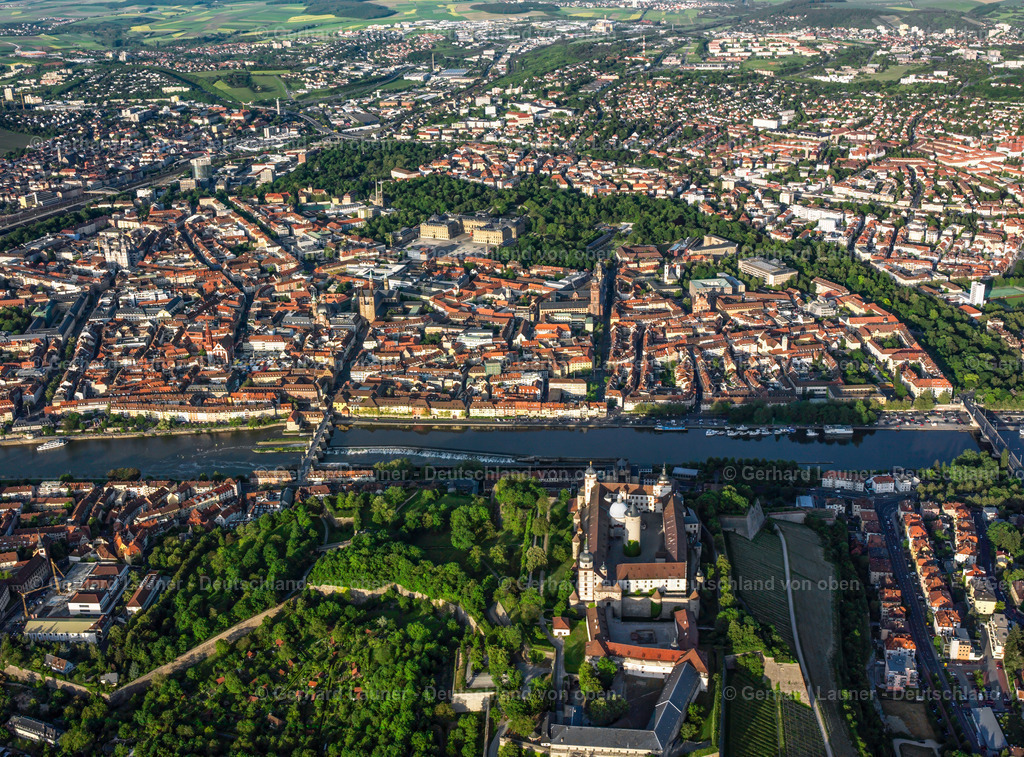 2506919 | Innenstadt mit Ringpark und Festung