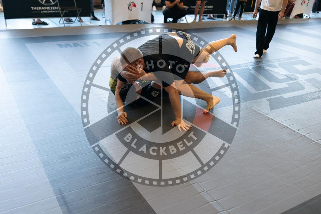 20250329PBB2165 | Fighters compete during the International Luta Livre (ILLCS) Germany IX Spring 2025 Competition spring on March 29, 2025 in Hannover, Germany.© Chiara Dazi