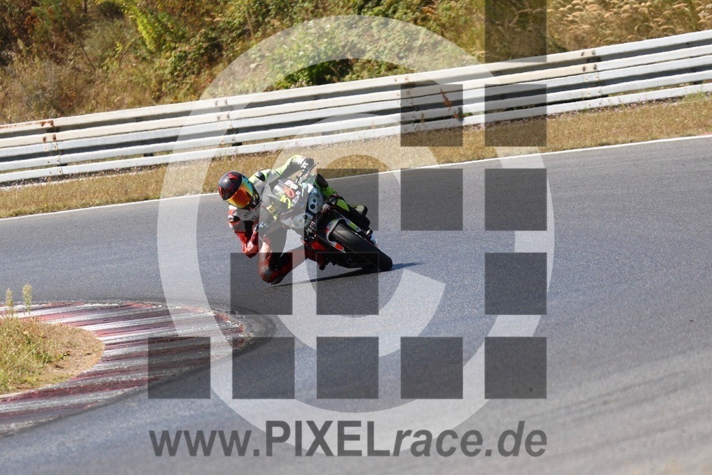 0036-20240814_14061 | Schöne Erinnerungen an spannende Momente - das festzuhalten ist unser Job. PIXELrace.de ist seit 2003 auf den Rennstrecken Europas unterwegs um die Action draußen beim Fahren und die wunderbare Stimmung imm Fahrerlager für euch einzufangen.