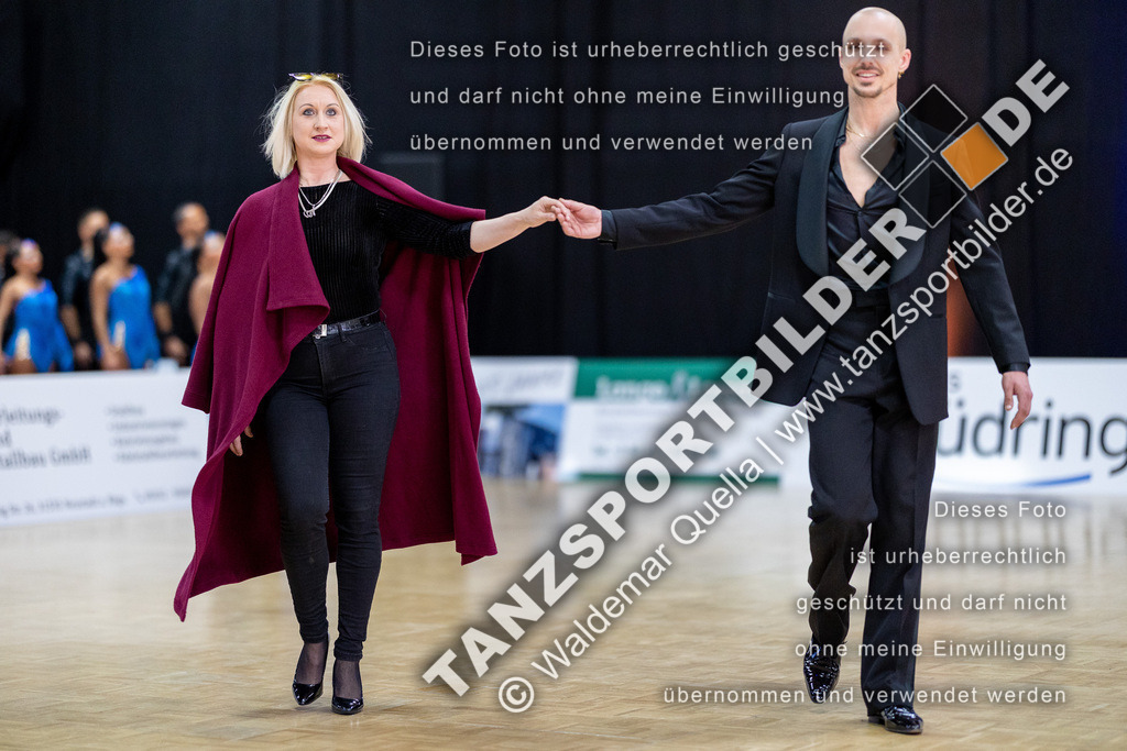 20230513-03999 | Hier finden Sie Tanz Bilder vom Latein und Standard Formationen tanzen. Sportbilder vom Tanzsport. Schöne Fotos und von Weltmeisterschaft, Europameisterschaft, Bundesliga, Regionalliga, Oberliga und Landesliga sowie von GOC Stuttgart, DanceComp, WM Bremen