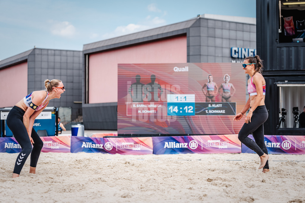Beachvolleyball | Frauen | German Beach Tour 2024 | Tourstop Bremen | 06.06.2024 | v.l. Nele Schmitt und Sophie Sarnighausen jubeln nach dem Sieg