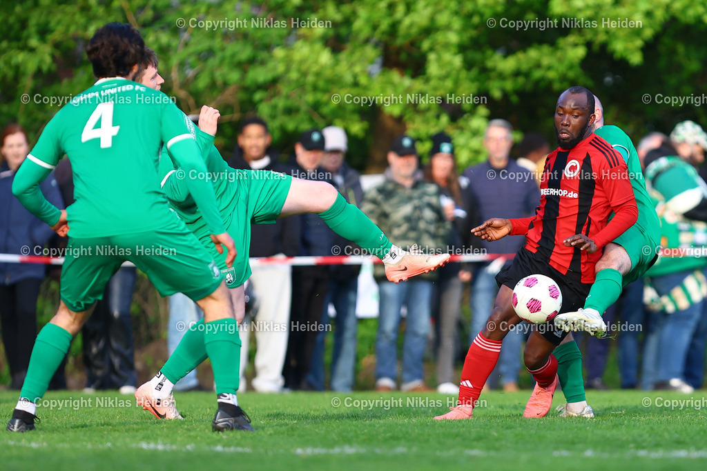 NH_HammUited_Concordia_LandesligaHansa_12052026 | #5 Marian Breuling (Hamm United FC), #15 Emmanuel Addington (Concordia)Fußball I Herren I Landesliga Hansa I Saison 2025-2026 I 20. Spieltag I Hamm United - Concordia I 12.05.2026 I Sportplatz Tribünenweg