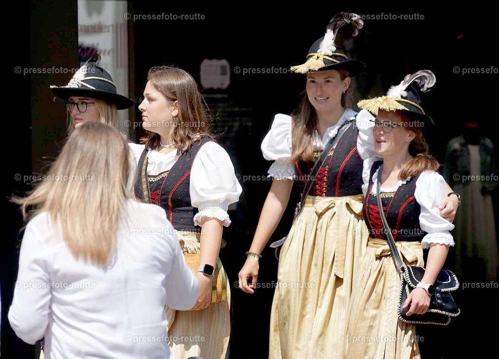 00-Impressionen-Bundesmusikfest-2023-Juni16-Reutte-DSC06478 | Info aus dem Bezirk Reutte/Ausserfern Tirol sowie eine umfangreiche Bilddatenbank über die gesamte Region: Lechtal, Talkessel Reutte, Tannheimertal, Zwischentoren. Lech, Plansee, Zugspitze, Grenztunnel, B179, Fernpassstraße, Verkehr, Lawinen, Tradition, - Realisiert mit Pictrs.com