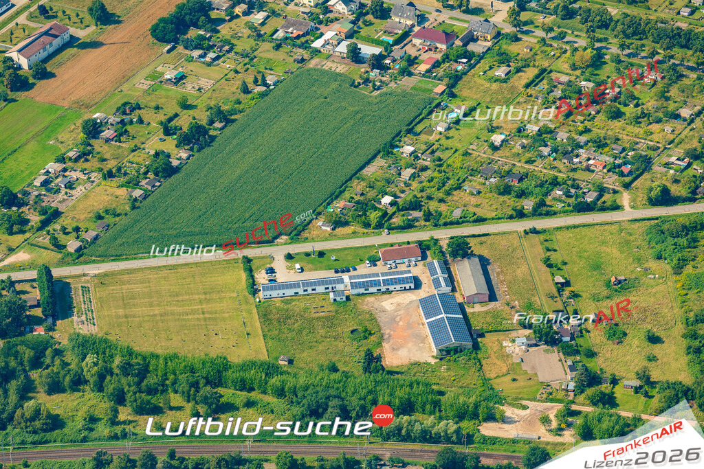 Übersichts Bild Osterburg - Die Luftaufnahme wurde 2025 vom UL-Flugzeug heraus erstellt ( keine Drohnenaufnahme ) - Hochauflösende Luftaufnahme - für Wandbilder und großformatige Ausdrucke geeignet. Das besondere Geschenk!Hier alle&nbsp;Infos zur Lizenzierung der LuftaufnahmeWir fliegen auch dieses Jahr wieder in Ihre Region um Luftbilder zu erstellen.- Luftbild anfragen