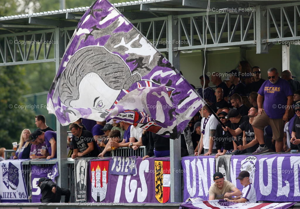 A_LUI_26072025_09 | SPORT,FUSSBALL,UNIQA OEFB CUP 1.RUNDE   26.07.2025 ASKOE OEDT-AUSTRIA SALZBURG IM BILD:  DIE FANS VON AUSTRIA SALZBURG FOTO:FOTOLUI