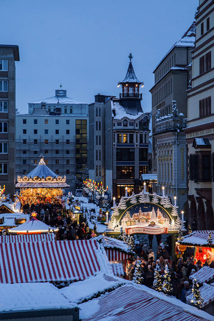 Leipziger Weihnachtsmarkt - Salzgässchen | Entdecke über 20 Kategorien Leipzig-Motive: Foto-Downloads, hochwertige Poster, Leinwand- & Fine-Art-Prints. Jetzt Lieblingsfoto im Bildlexikon Leipzig Shop bestellen!