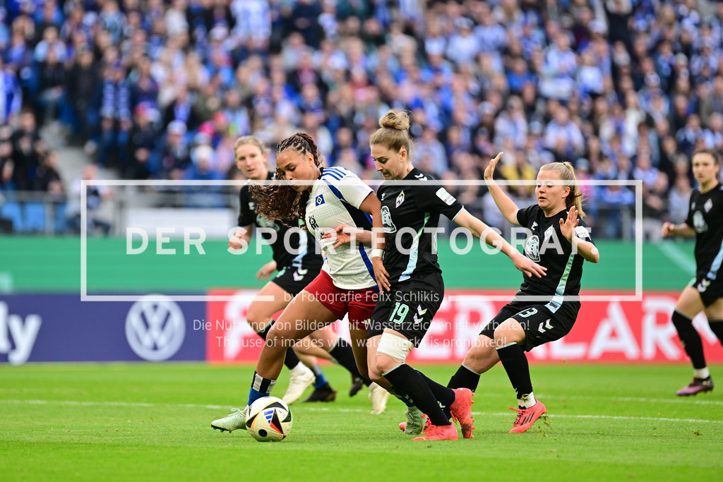 Fußball I Frauen I Saison 2024-2025 I DFB-Pokal I Halbfinale I Hamburger SV - SV Werder Bremen I 32400 | Der Sportfotograf. - Realisiert mit Pictrs.com