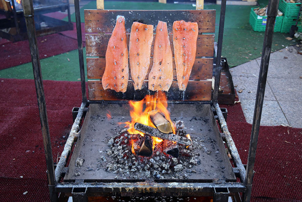 Leipziger Weihnachtsmarkt - Finnisches Dorf | Entdecke über 20 Kategorien Leipzig-Motive: Foto-Downloads, hochwertige Poster, Leinwand- & Fine-Art-Prints. Jetzt Lieblingsfoto im Bildlexikon Leipzig Shop bestellen!