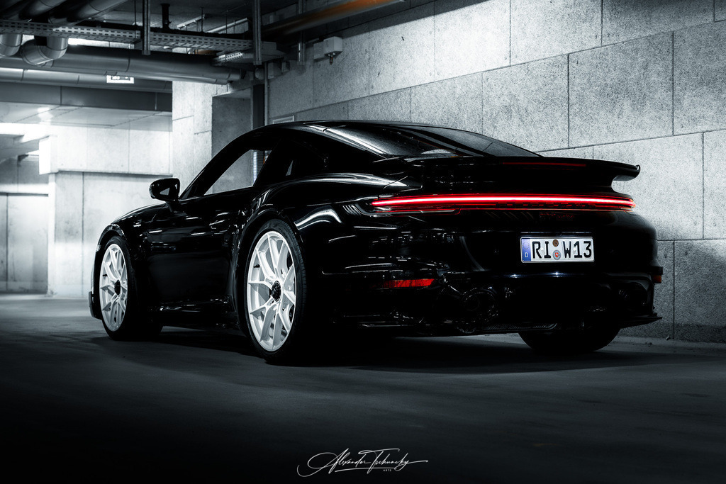 911 Turbo 992 | Entdecken Sie die faszinierende Welt von Alexander Tschuncky Arts: Kreative Fotografie, atemberaubende Automobilkunst und hochwertiger Bilderdruck. Lassen Sie sich inspirieren! - Realisiert mit Pictrs.com