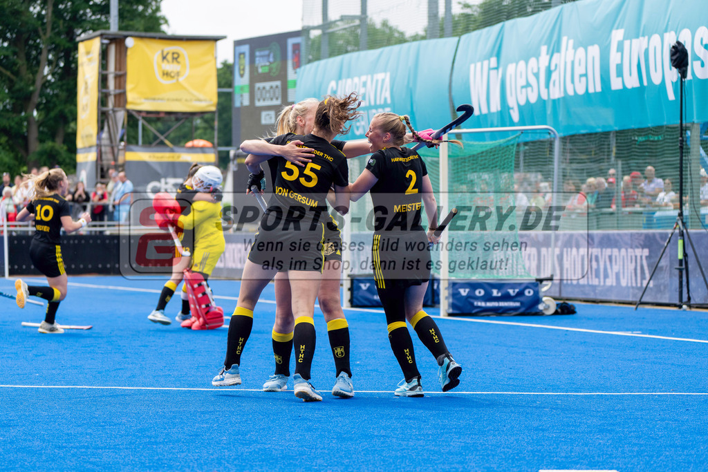 Final4_20250601-1203-HK108363 | Krefeld, Deutschland, 01.06.2025:  Feldhockey Final4 2025 – „Deutsche Feldhockey-Meisterschaften 2025“ Harvestehuder HTC - Düsseldorfer HC (Finale Damen) im Gerd-Wellen-Hockeyanlage am 01.06.2025 in Krefeld, Deutschland. (Foto von Kramhöller/Fehrmann/Kaste)Krefeld, Germany, 01.06.2025: Feldhockey Final4 2025 – „Deutsche Feldhockey-Meisterschaften 2025“ Harvestehuder HTC - Düsseldorfer HC (Finale Damen) in Gerd-Wellen-Hockeyanlage at 01.06.2025 in Krefeld, Deutschland. (Foto from Kramhöller/Fehrmann/Kaste)