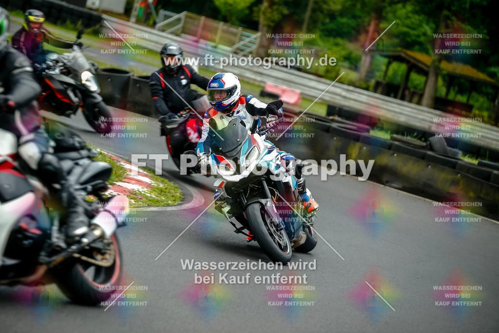 VBK-3863 | Hier findet Ihr Bilder von Touristenfahrten auf der Nürburgring Nordschleife oder von anderen Veranstaltungen die ich besucht habe. Viel Spass beim Durch Schauen 