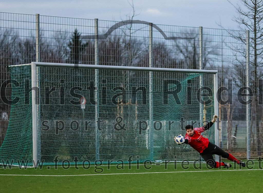 2024-02-17_025_FC_Herzogstadt_gegen_FC_Moosinning_II | Erding, Deutschland, 17.02.2024:
Fußball, Kreisklasse 2023 / 2024, Testspiel, FC Herzogstadt gegen FC Moosinning II, Endergebnis: 2:2

Torwart Tobias Pfanzelt (FC Moosinning, #1)

Foto: Christian Riedel / fotografie-riedel.net