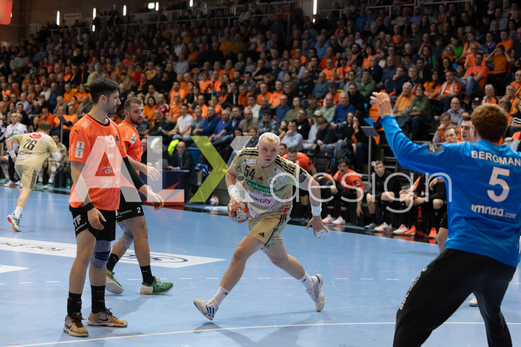 Handball I Herren I Saison 2025-2026 I EHF EUROPEAN LEAGUE 2025/26 | Men I Main Round I 2. Spieltag I Kadetten Schaffhausen - TSV Hannover-Burgdorf I 24.02.2026 | 54 Justus Fischer (DE) (TSV Hannover-Burgdorf) – Kreisläufer - Realisiert mit Pictrs.com