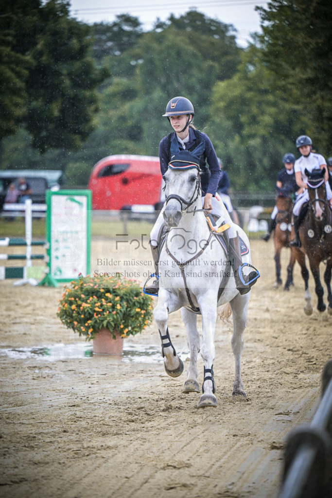 DOS_8289 | Entdecke hochwertige Reitturnierfotos von Foto Oger. Professionell, emotional und authentisch – jetzt Lieblingsmomente im Shop bestellen.Deutschlandweite Turnierfotografie. - Realisiert mit Pictrs.com