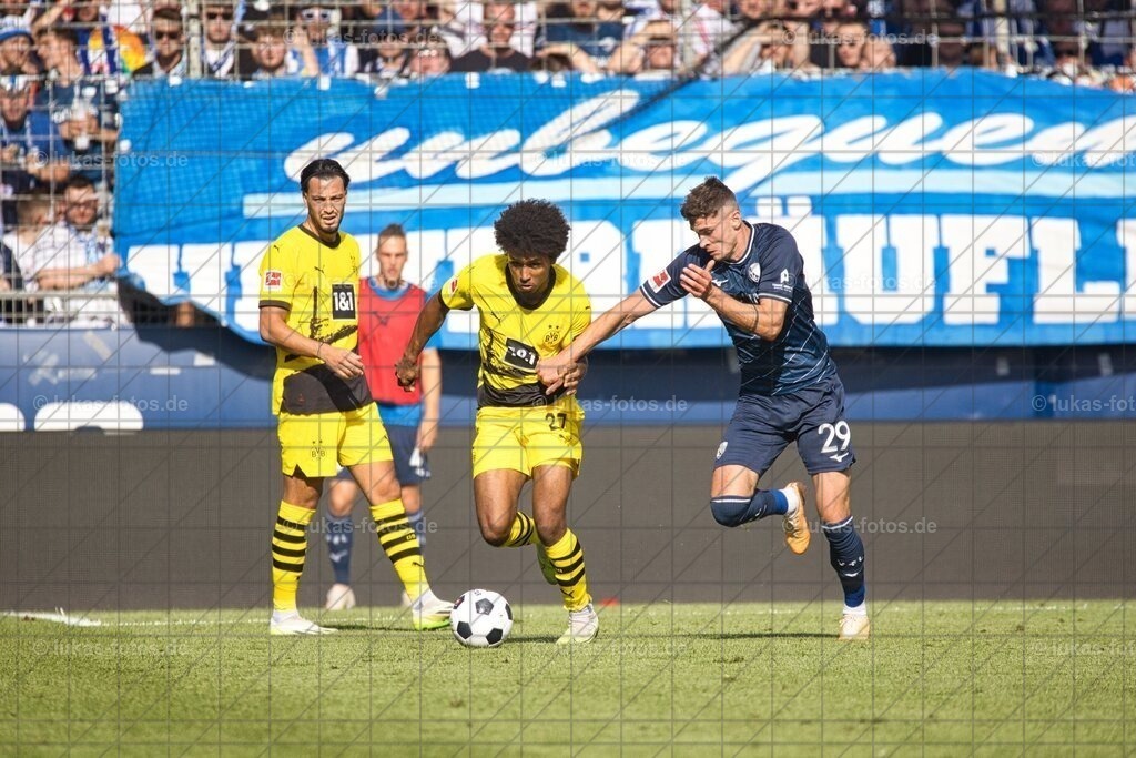 VfL Bochum - Borussia Dortmund 1:1 | Moritz Broschinski mit KarimAdeyemi. Am 26. August 2023 kam der VfL Bochum in der 1. Bundesliga gegen Borussia Dortmund zu einem 1:1. - Realisiert mit Pictrs.com