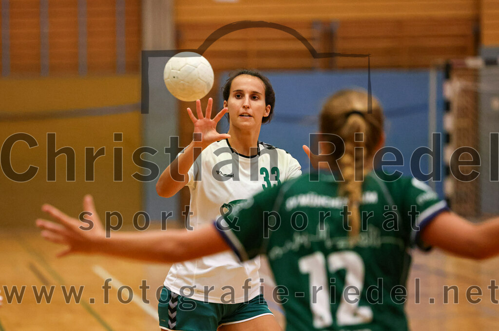 2023-09-16_046_TSV_Vaterstetten_gegen_SV_Muenchen_Laim | Baldham, Deutschland, 16.09.2023:
Handball, Bayernliga Frauen Staffel Süd 2023 / 2024, 1. Spieltag, TSV Vaterstetten gegen SV München Laim, Endergebnis: 23:34

Katrin Eisch (TSV Vaterstetten, #33)

Foto: Christian Riedel / fotografie-riedel.net