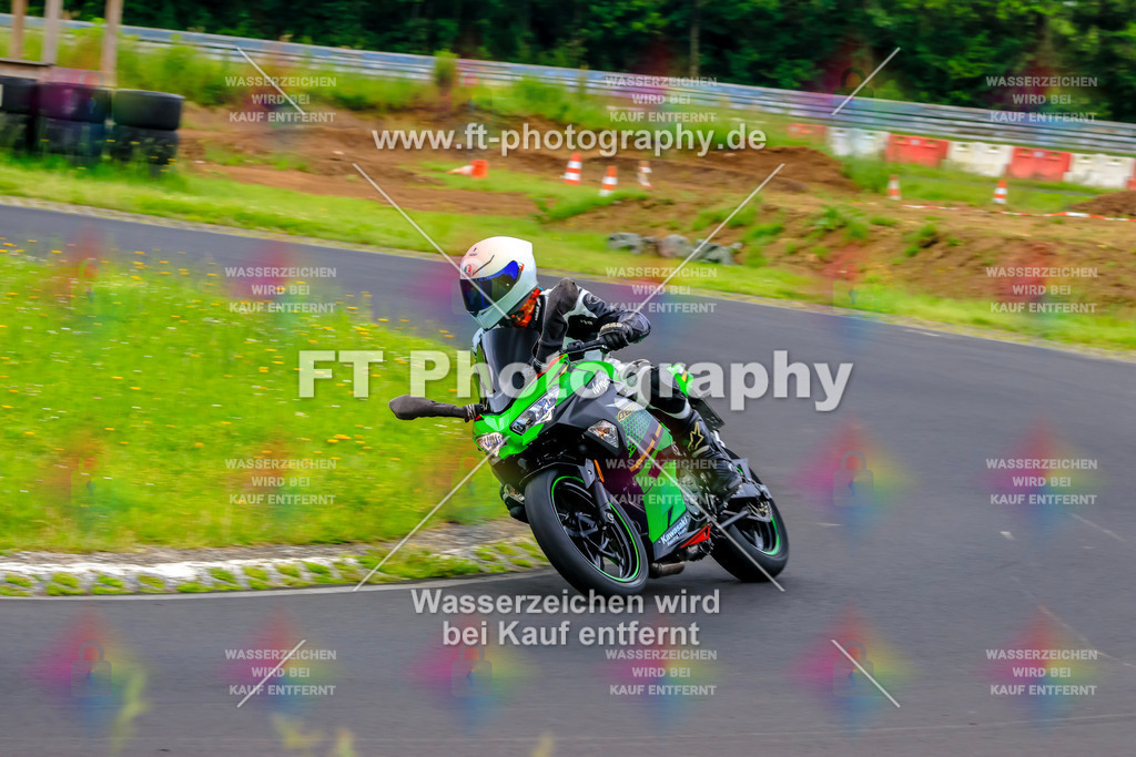 VBK-7529 | Hier findet Ihr Bilder von Touristenfahrten auf der Nürburgring Nordschleife oder von anderen Veranstaltungen die ich besucht habe. Viel Spass beim Durch Schauen 