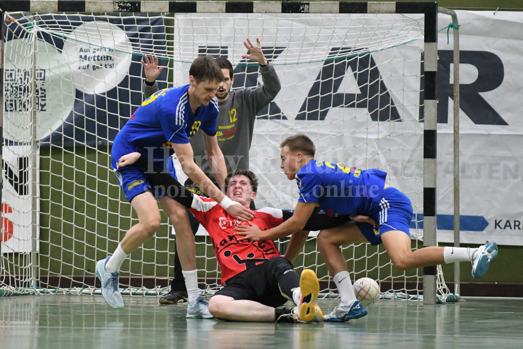SSG Metten : VfL Waldkraiburg | die SSG`ler packen zu: Patrick Sigl (SSG Metten #99)  und Leonard Reiszky (SSG Metten #24) - Realisiert mit Pictrs.com