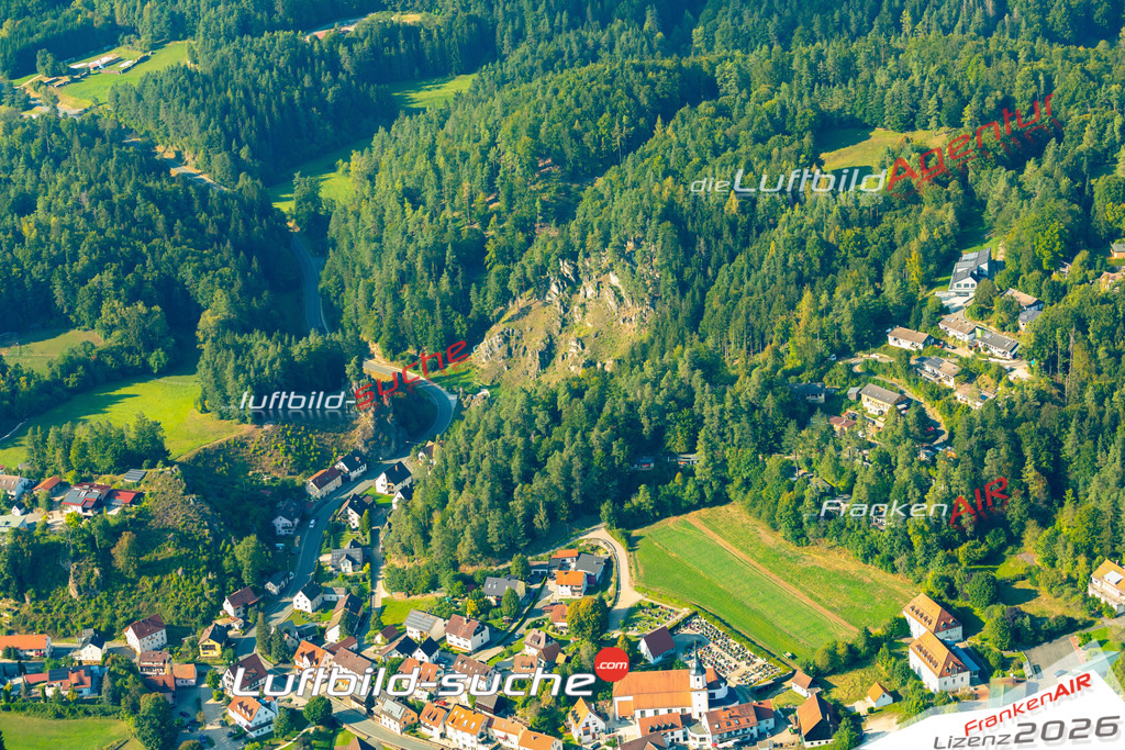 Das Luftbild zeigt :  Obertrubach - Die Luftaufnahme wurde 2024 vom UL-Flugzeug aus erstellt ( keine Drohne ) - Hochauflösende Luftaufnahme - Für grossformatige Ausdrucke geeignet. Die Geschenkidee !Mit Lizenz und Bildrechte bestellbar