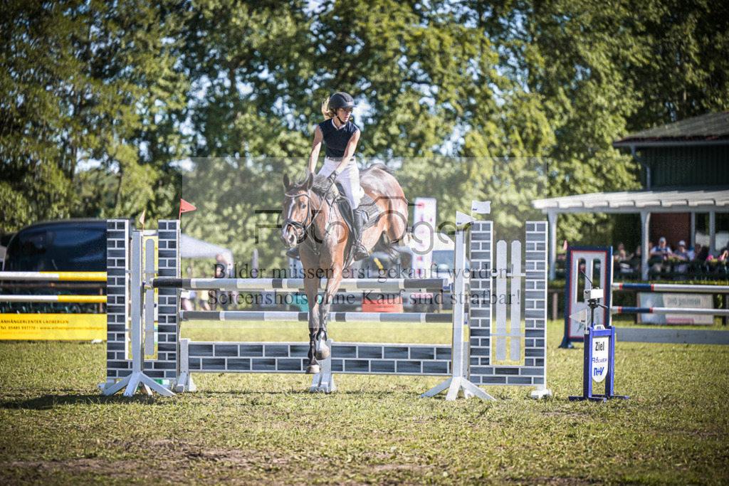 DOS_0225 | Entdecke hochwertige Reitturnierfotos von Foto Oger. Professionell, emotional und authentisch – jetzt Lieblingsmomente im Shop bestellen.Deutschlandweite Turnierfotografie. - Realisiert mit Pictrs.com