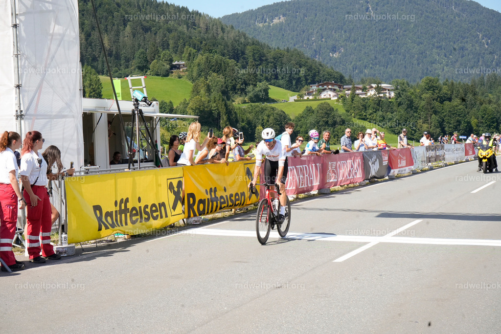 778_20230817_Bewerb_Maenner_Muehlanger | AUT - OESTERREICH, 2023-08-16: SPORT RENNRAD-FAHREN - 55. INTERNATIONALER RADWELTPOKAL IN ST. JOHANN IN TIROL  - Vintage-Radrennen mit WM-Bronze-Medaillen-Siegerin Christina Schweinberger, den Teilnehmer und Alexander Baumann (vom Orginastions-Team) - TAG 2 BEWERB MAENNER IN SECHS GRUPPEN  ; Foto: Roland Muehlanger