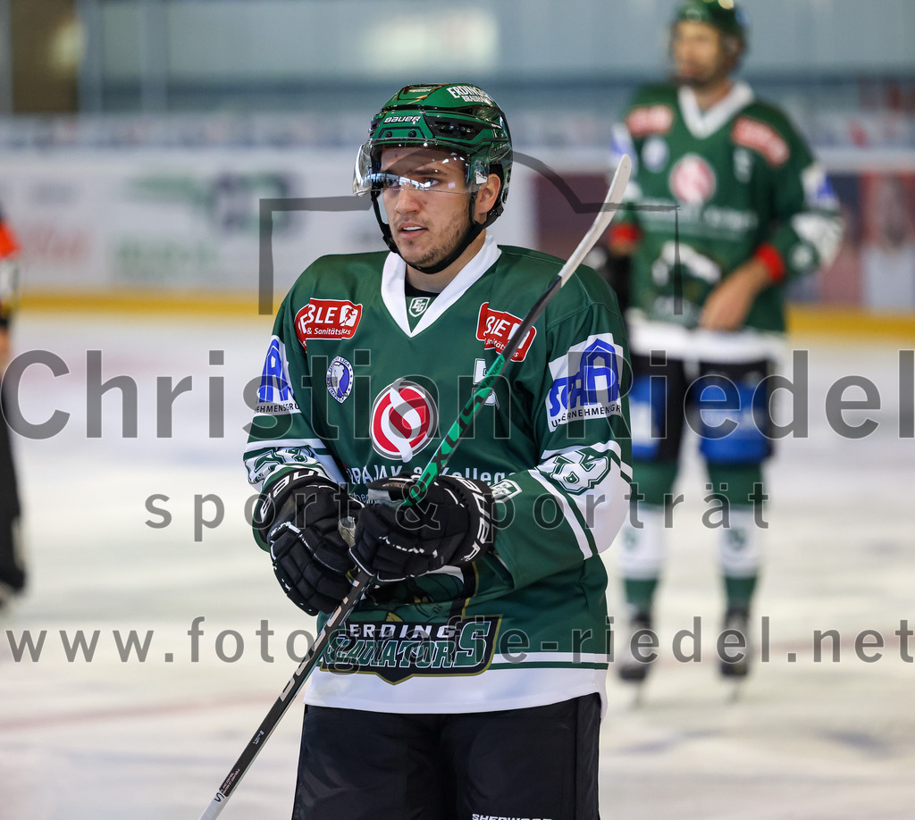 2023-09-10_029_TSV_Erding_gegen_EHC_Klostersee | Erding, Deutschland, 10.09.2023:
Eishockey, Bayernliga 2023 / 2024, Testspiel, TSV Erding gegen EHC Klostersee, Endergebnis: 10:1

Paul Pfenninger (Erding Gladiators, #58)

Foto: Christian Riedel / fotografie-riedel.net