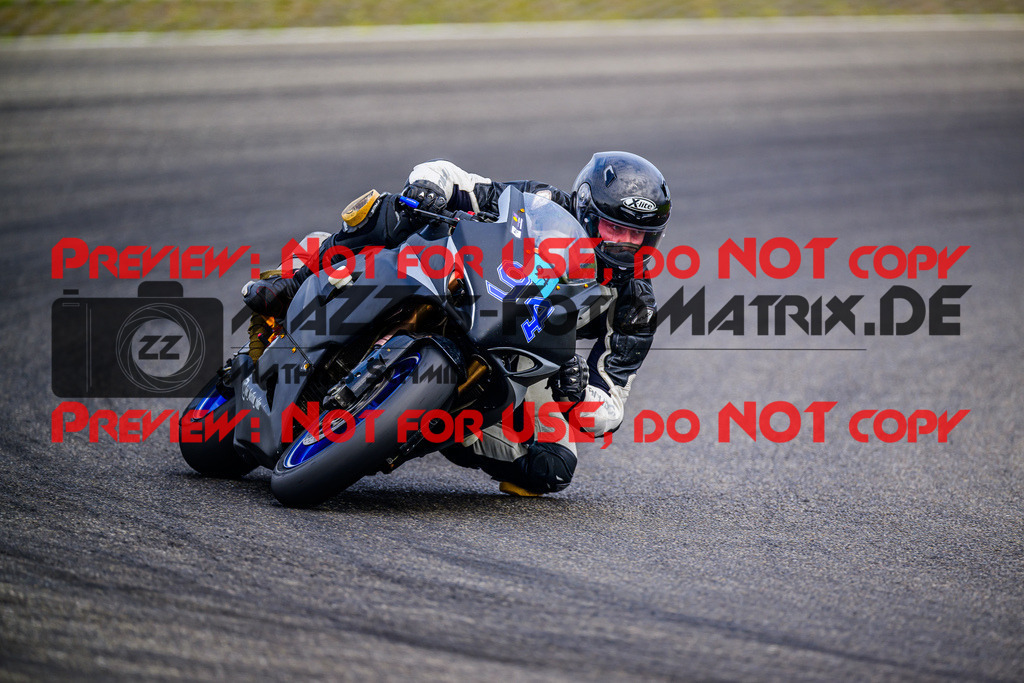 MaZZes_FotoMatrix_240717_6007705_5290 | WEISS