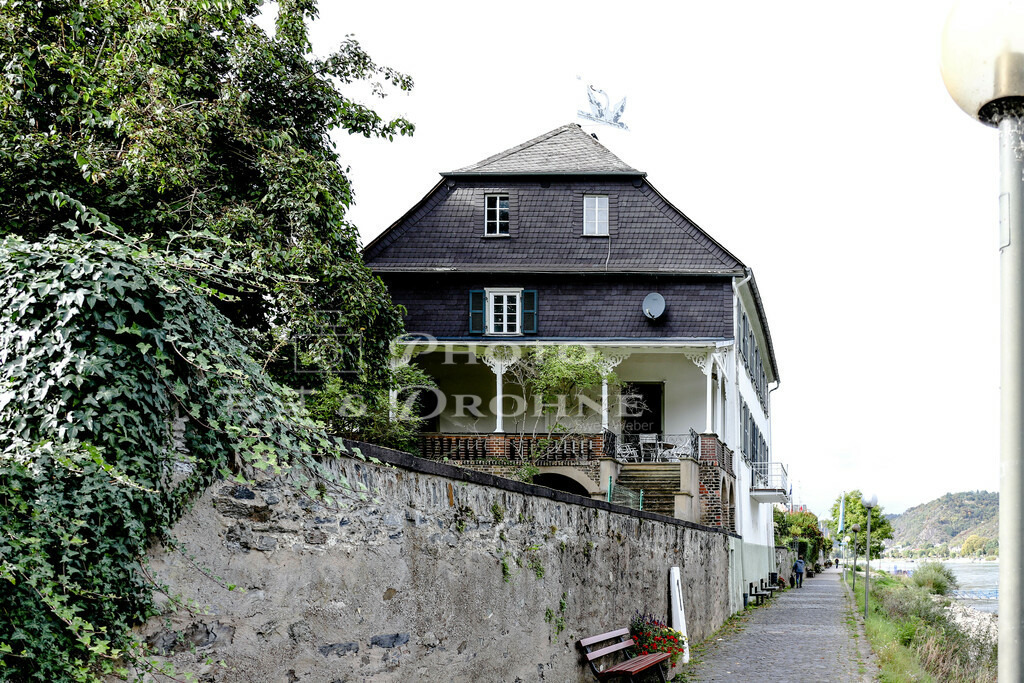 spay-2059 | Altes Gerichtsgebäude am Rheinufer von Spay - Realisiert mit Pictrs.com