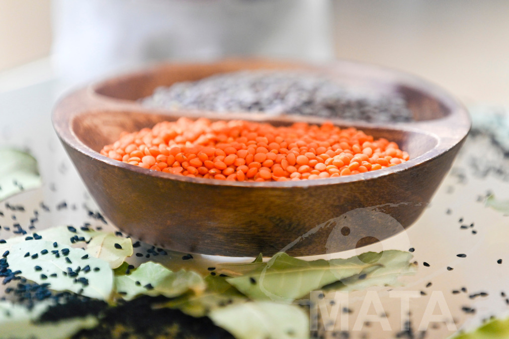 _DWI3648 | Das Herz der internationalen Bio-Branche schlug vom 26.–29.07.2022 für vier Tage in Nürnberg. Die BIOFACH, Weltleitmesse für Bio-Lebensmittel, und die VIVANESS, Internationale Fachmesse für Naturkosmetik, meldet sich mit der einmaligen „Summer Edition“ zurück. Groß war die Wiedersehensfreude der über 24.000 Fachbesucher aus 137 Ländern. Im Fokus: Der persönliche Austausch, Networking und vertiefte Gespräche zu den Themen der Zeit. Aber auch: Neuheiten und Trends entdecken und eintauchen mit allen Sinnen in die Produktvielfalt der 2.276 Aussteller aus 94 Ländern. Nürnberg, 29.07.2022 - Realisiert mit Pictrs.com