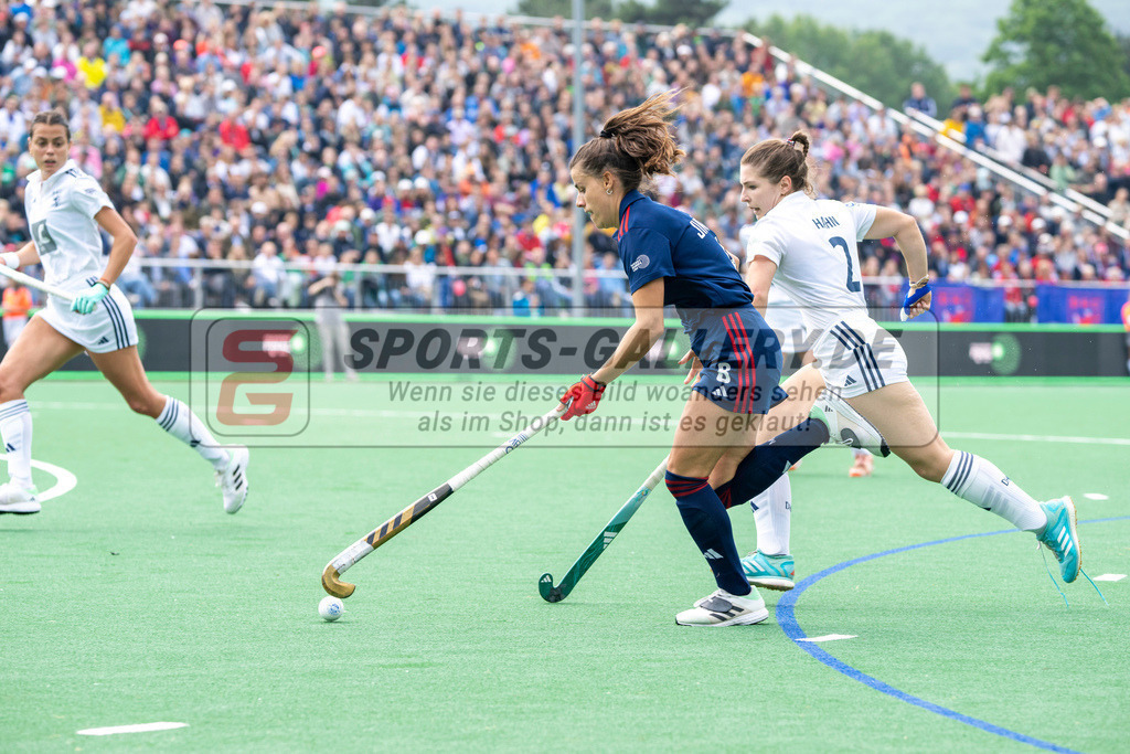 Final4_20240519-1204-0070 | Bonn, Deutschland, 19.05.2024: Lucia Jimenez Vicenter (Mannheimer HC) in Aktion waehrend des Spiels der Deutsche Feldhockey-Meisterschaften 2024 zwischen Final 4 Damen Finale Düsseldorfer HC - Mannheimer HC im Bonner THV am 19.05.2024 in Bonn, Deutschland. (Foto von Stephan Fehrmann)

Bonn, Germany, 19.05.2024: Lucia Jimenez Vicenter (Mannheimer HC) in action during the game of Deutsche Feldhockey-Meisterschaften 2024 between Final 4 Damen Finale Düsseldorfer HC - Mannheimer HC in Bonner THV at 19.05.2024 in Bonn, Deutschland. (Foto from Stephan Fehrmann)