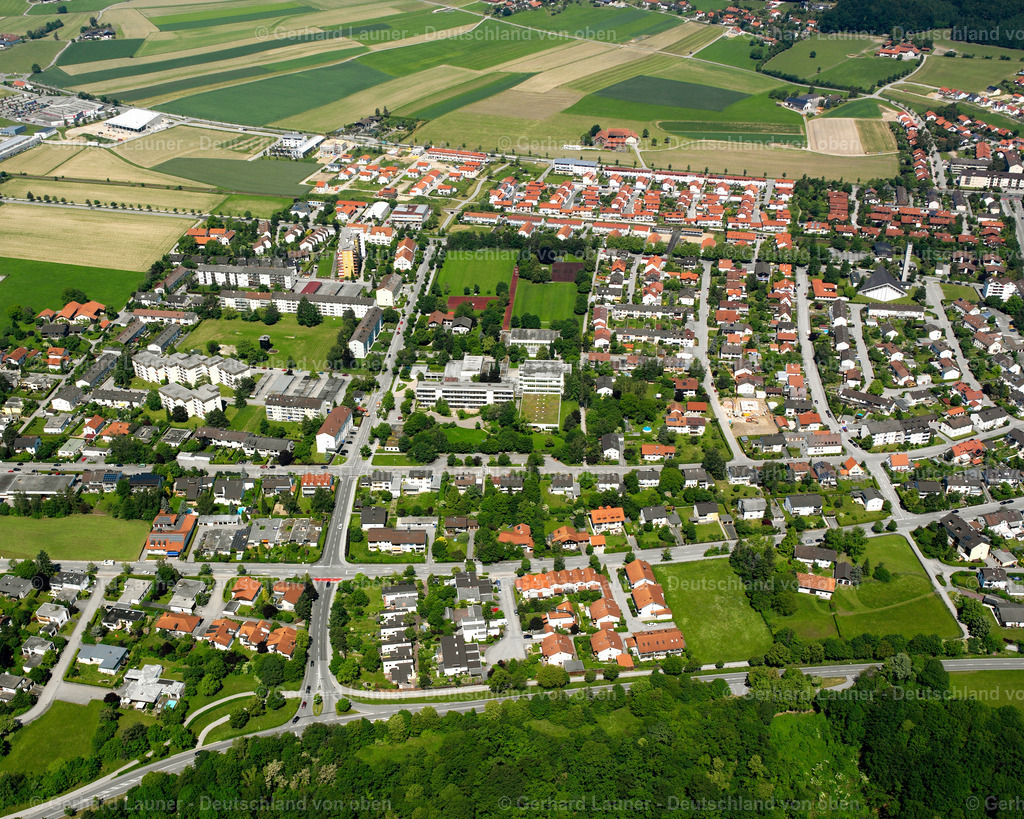 2600330 | BURGHAUSEN 09.06.2006 Stadtansicht des Innenstadtbereiches  in Burghausen im Bundesland Bayern, Deutschland // City view on down town  in Burghausen in the state Bavaria, Germany Foto: Gerhard Launer