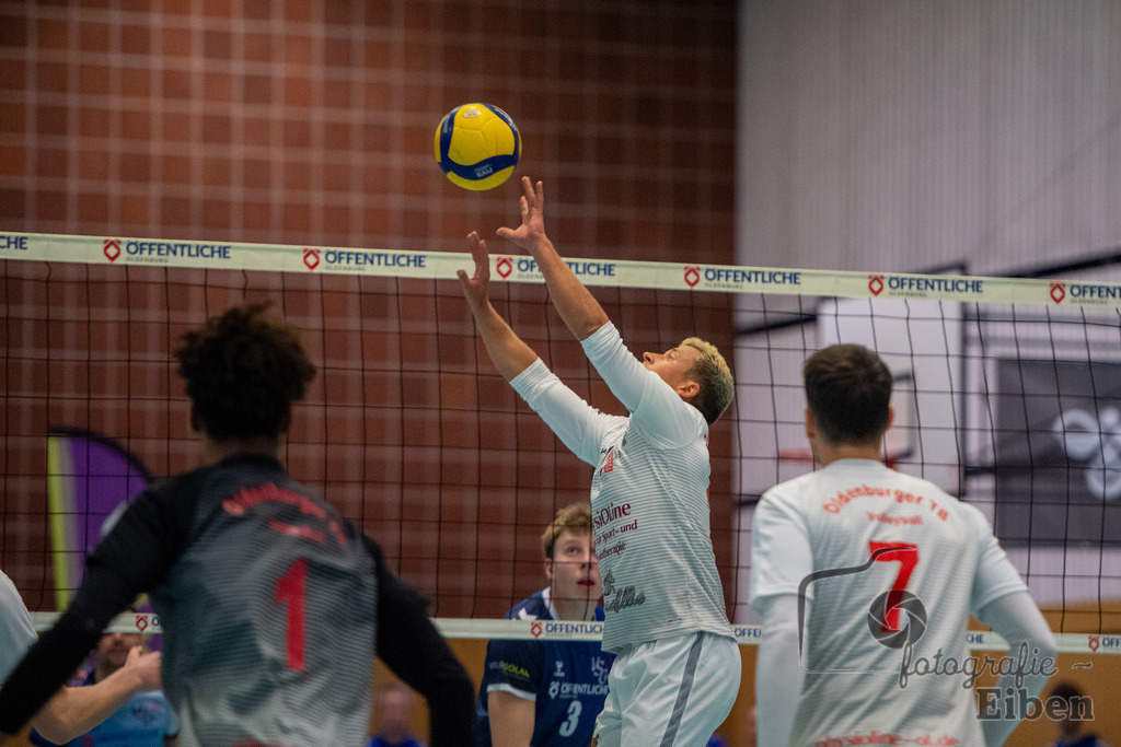 VSG Ammerland-Oldenburger TB | Regionalliga; VSG Ammerland (blau)-Oldenburger TB (weiß) am 18.01.2025 in Bad Zwischenahn (Sporthalle Schilldestraße ), Photo: Philip Eiben 2025 - Realisiert mit Pictrs.com
