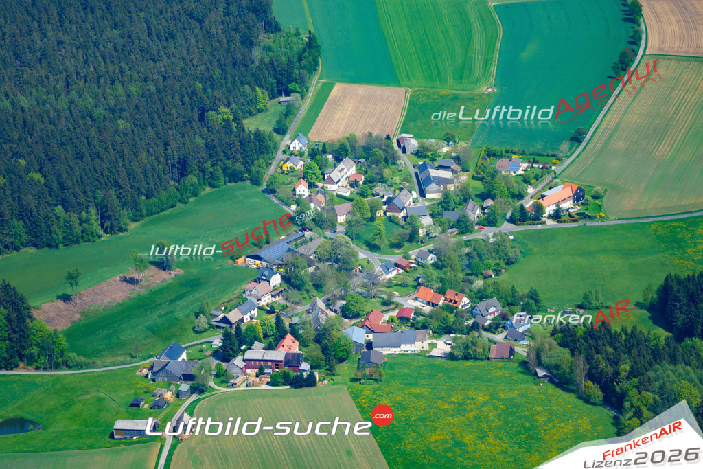 Die Luftaufnahme Ruppertsgrün - Weissenstadt wurde vom UL-Flugzeug (keine Drohne) aus fotografiert.Hohe Druck- Auflösung-die Geschenkidee!