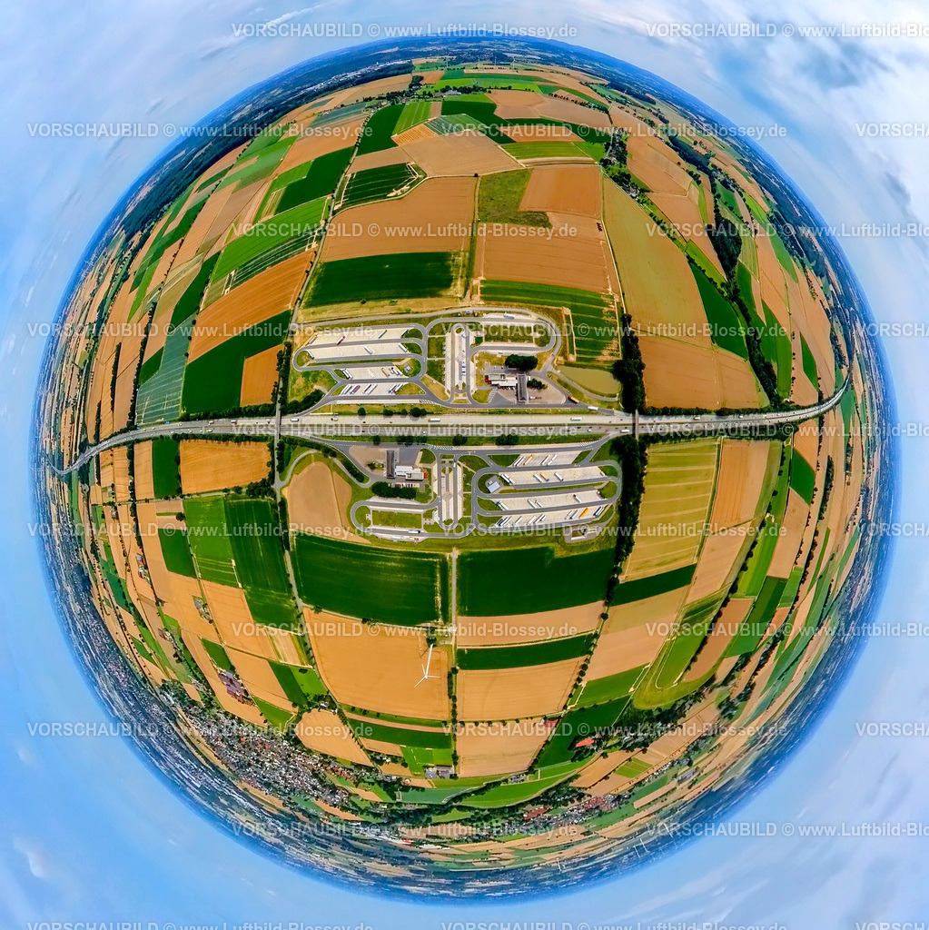 Werl240790033A44Raststaette-2 | Luftbild, Autobahnrastplatz Serways Raststätte Am Haarstrang, LKW Stellplätze, Autobahn A44 Straßenverkehr, umgeben von Wiesen und Feldern, Erdkugel, Fisheye Aufnahme, Fischaugen Aufnahme, 360 Grad Aufnahme, tiny world, little planet, fisheye Bild, Westbüderich, Werl, Soester Börde, Nordrhein-Westfalen, Deutschland
