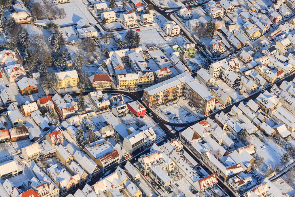 Luftbild: Justgebäude im Winter bei Schnee in Kandel im Bundesland Rheinland-Pfalz in Deutschland. Foto: IMG_35941.jpg vom 18.12.2010 durch Werner Riehm/FLY-FOTO.de