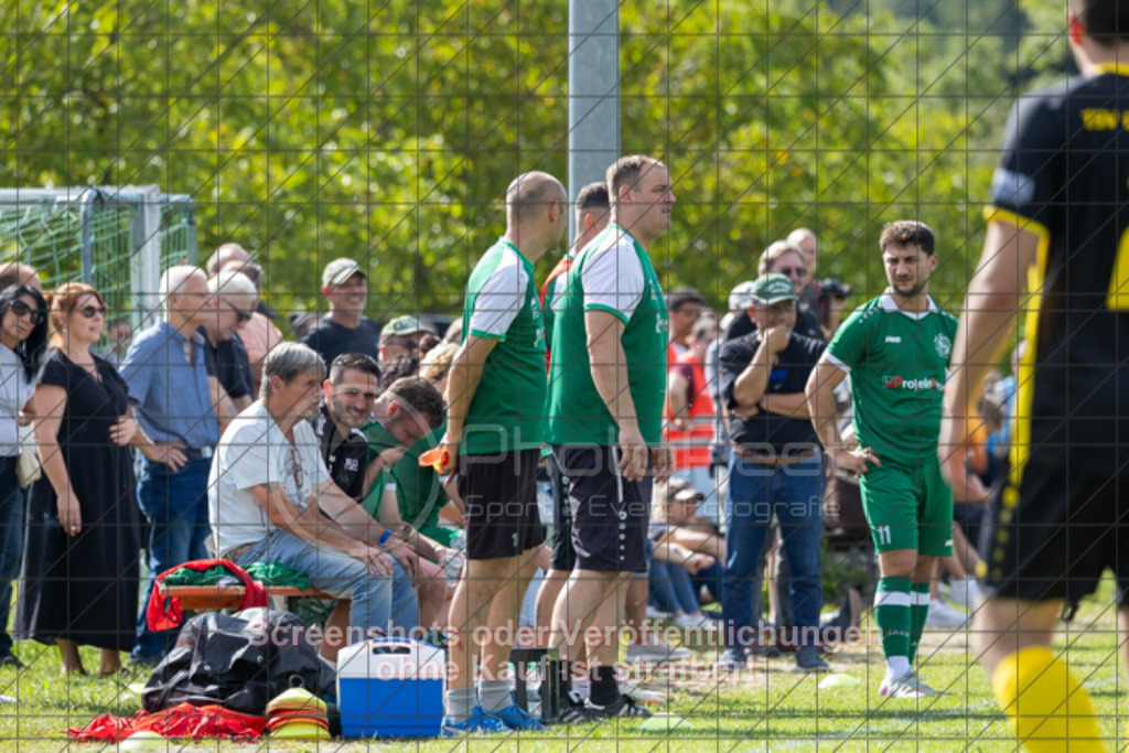 20250831_162646_0311 | #,TSV Ottenbach (gelb) vs. KSG Eislingen (grün), Fussball, Kreisliga A3 - Bezirk Neckar/Fils, 02. Spieltag, Saison 2025/2026, Rasensportplatz Nebenplatz, Im Buchs, 73113 Ottenbach, 31.08.2025 - 15:00 Uhr,Foto: PhotoPeet-Sportfotografie/Peter Harich