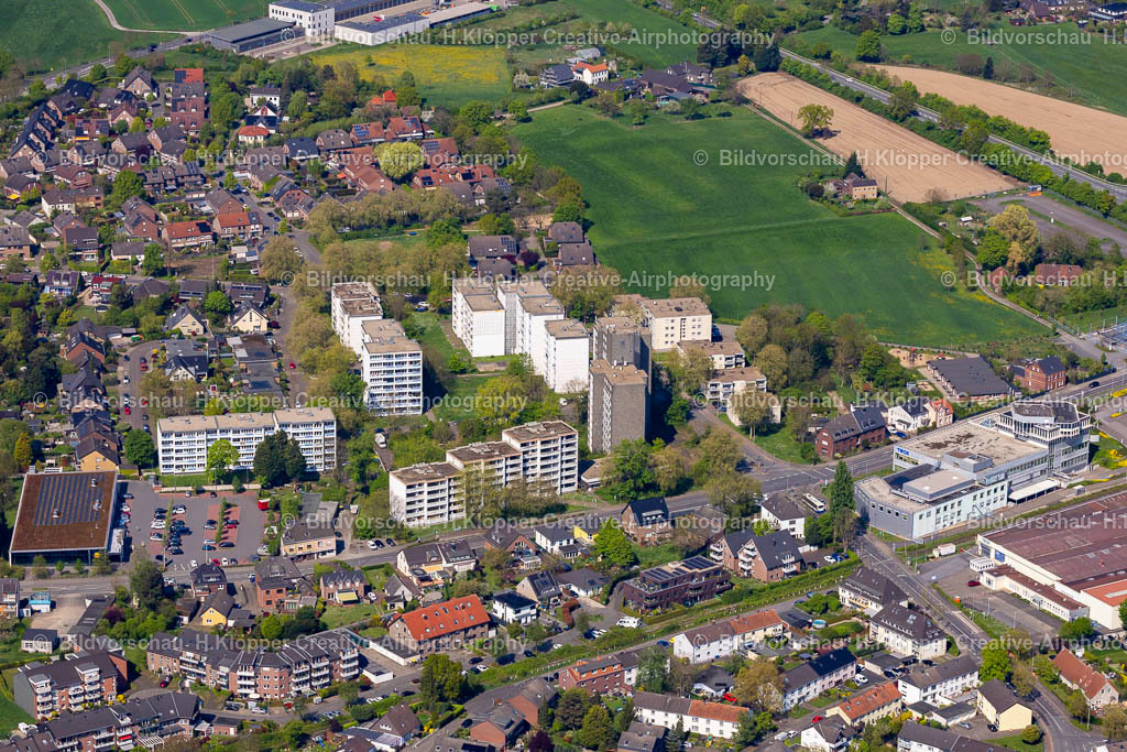 Luftbilder Neukirchen-Vluyn-0554 | Luftbild Plattenbau- Hochhaus- Wohnsiedlung im Ortsteil Vluyn in Neukirchen-Vluyn im Bundesland Nordrhein-Westfalen, Deutschland - Realisiert mit Pictrs.com