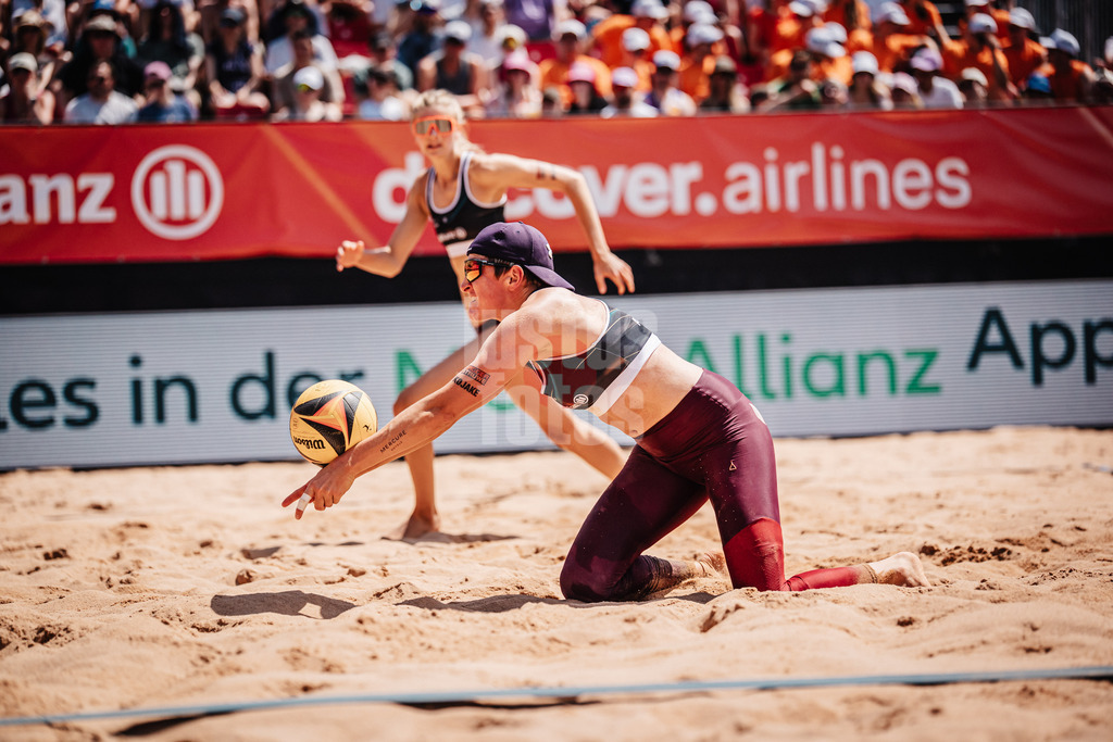 Beachvolleyball | Frauen | Allianz German Beach Tour 2025 | Tourstop München | 05.07.2025 | Melanie Gernert nimmt den Ball an