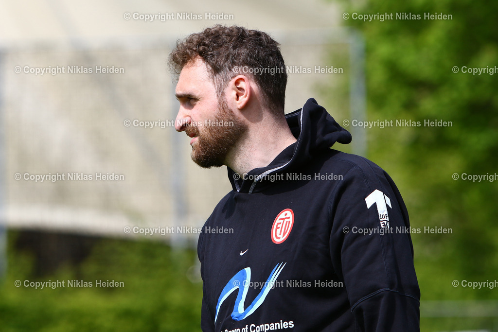 NH_EimsbüttelerTV_HolsteinKielU23_RegionalligaNord_21042024 | Jonas Struckmann (Trainer, Eimsbütteler TV)

Fußball I Herren I Regionalliga Nord I Saison 2023-2024 I 30. Spieltag I Eimsbütteler TV - Holstein Kiel U23 I 21.04.2024 I Sportpark Eimsbüttel