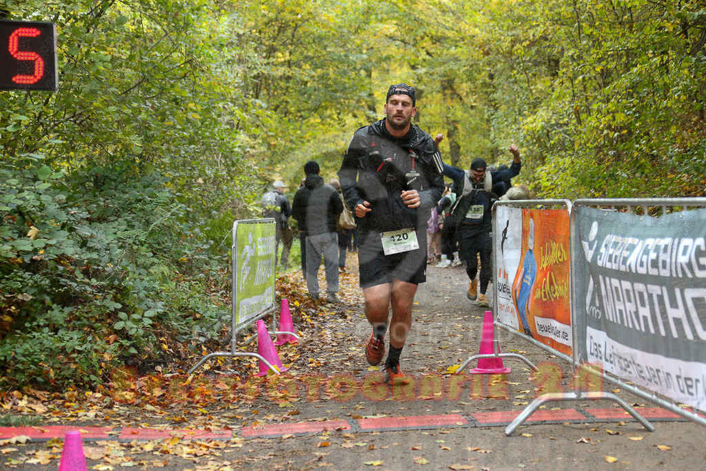 251026_1333_EX1_3618 | Sportfotografie im Rhein-Sieg Kreis, Köln, Bonn, NRW, Rheinland Pfalz, Hessen, etc. Unser Tätigkeitsfeld umfasst den Laufsport vom Volkslauf über den Marathon, Duathlon, Triathon bis zum Ultralauf wie Kölnpfad Ultra oder Schindertrail.