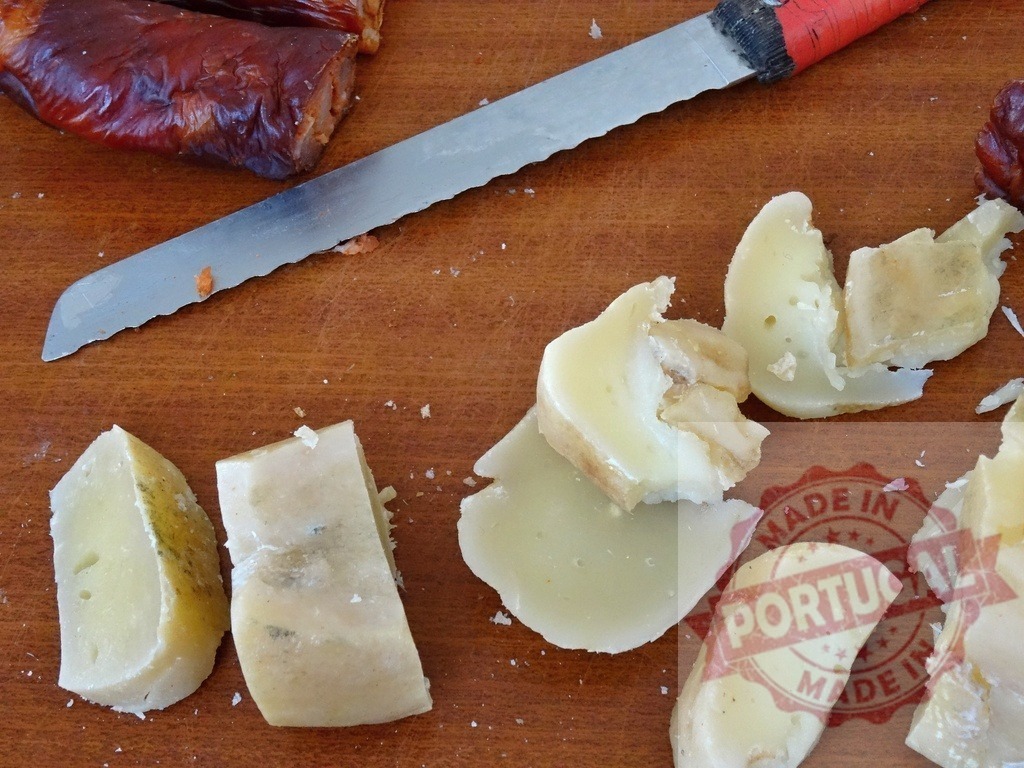 Slicing cheese and sausage on wooden cutting board | Slicing traditional Spanish cheese and chorizo sausage on a rustic wooden board, preparing a delicious snack - Realisiert mit Pictrs.com