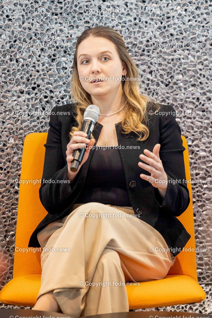 BKAÄ-Enquete_ JKU Med Campus I_ 10.05.2023-22 | 10.05.2023, Linz, AUT, JKU medLOFT, Arbeitsplatz Spital, wie die Jungen künftig arbeiten wollen, im Bild Cornelia Sitter (Turnusärztin in Steyr), Nicole Sophie Brunner (Vorsitzende der ÖH-Med Wien)