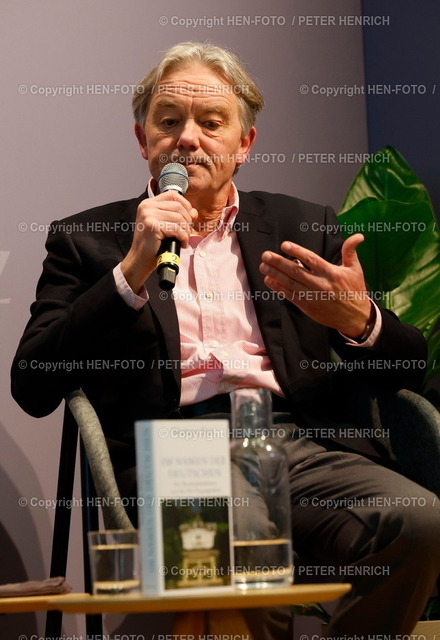 Impressionen Buchmesse | 19.10.2023 75. Frankfurter Buchmesse 2023 75 TIMES Fachmesse für Bücher und Verlage #fbm2023 Messestand SZ Süddeutsche Zeitung Buchvorstellung IM NAMEN DER DEUTSCHEN von NORBERT FREI mit dem Untertitel Die Bundespräsidenten und die NS-Vergangenheit (Foto: Peter Henrich) - Realisiert mit Pictrs.com