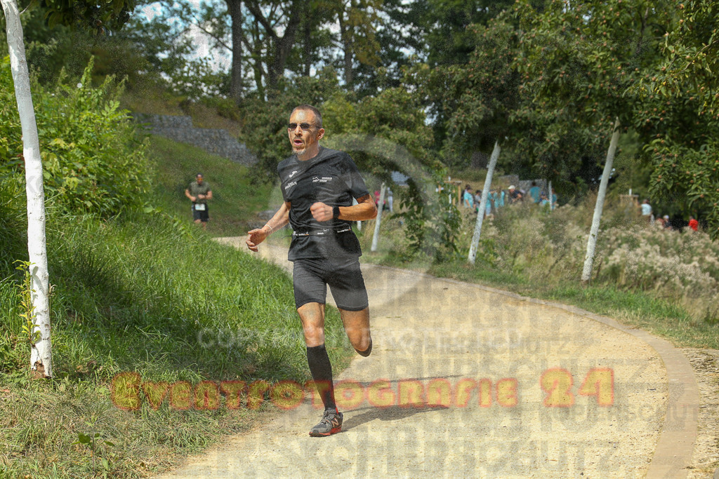 250824_1254_EX1_0895 | Sportfotografie im Rhein-Sieg Kreis, Köln, Bonn, NRW, Rheinland Pfalz, Hessen, etc. Unser Tätigkeitsfeld umfasst den Laufsport vom Volkslauf über den Marathon, Duathlon, Triathon bis zum Ultralauf wie Kölnpfad Ultra oder Schindertrail.