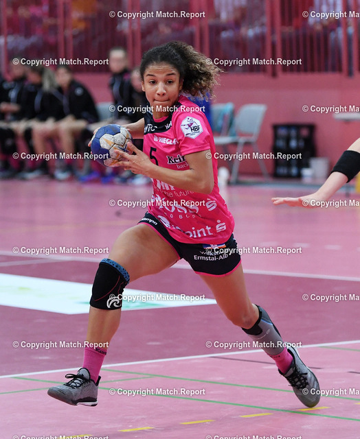 Handball 1. Bundesliga Frauen 18/19: TuS Metzingen - TV Nellingen | Handball 1. Bundesliga Frauen 2018/2019 TuS Metzingen in der Paul Horn Arena TuebingenTUSSIES Metzingen - TV Nellingen        26.12.2018Delaila Amega (TUSSIES Metzingen) mit BallFOTO: ULMER PressebildagenturxxNOxMODELxRELEASExx