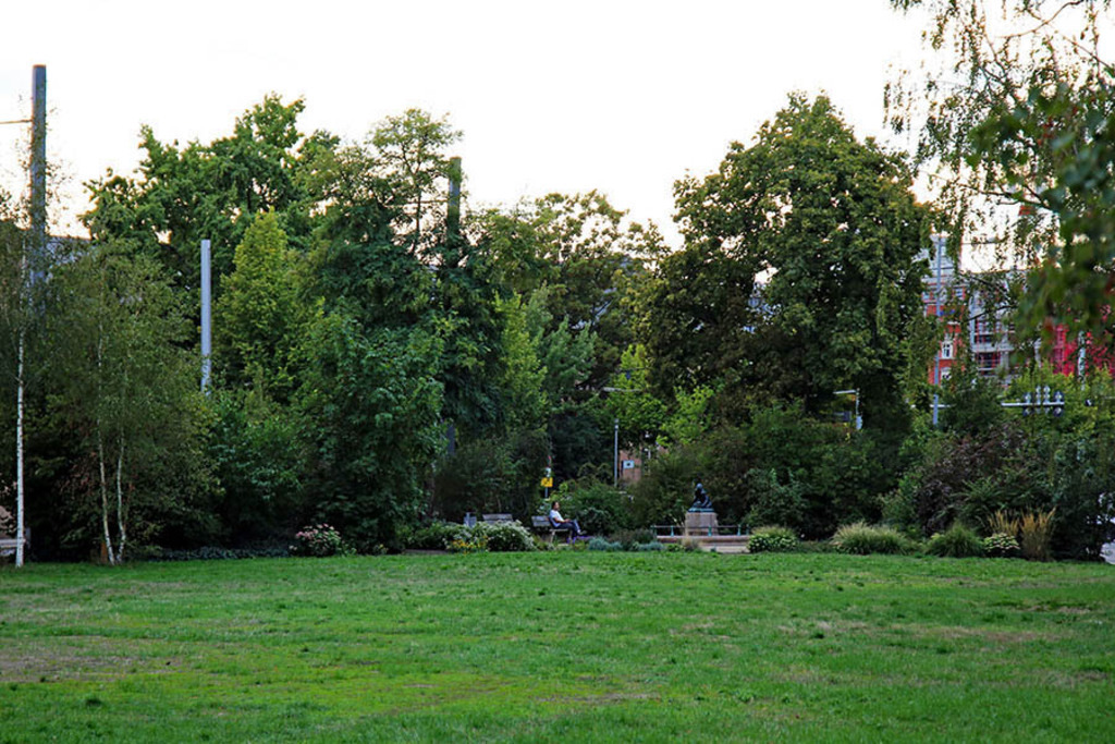 Foto: Leipzig - Rabensteinplatz | Das Team hinter BILDLEXIKON LEIPZIG bündelt historische wie aktuelle Informationen über die Stadt Leipzig in Text und Bild auf einer Plattform und stellt diese der interessierten Öffentlichkeit zur Verfügung.
