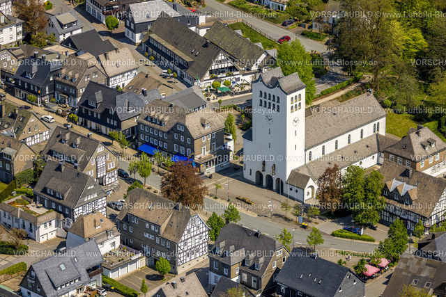 Schmallenberg240505177BadFredeburg | Luftbild, Ortszentrum und Pfarrkirche St. Georg, Gaststätte Keglerklause, Fredeburg, Schmallenberg, Sauerland, Nordrhein-Westfalen, Deutschland
