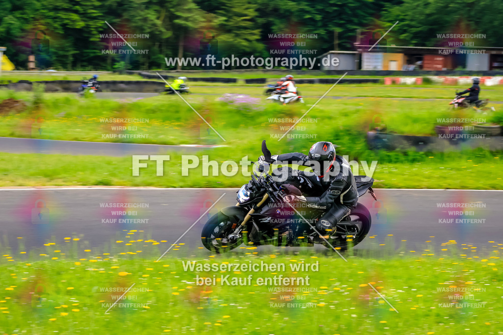 VBK-7165 | Hier findet Ihr Bilder von Touristenfahrten auf der Nürburgring Nordschleife oder von anderen Veranstaltungen die ich besucht habe. Viel Spass beim Durch Schauen 